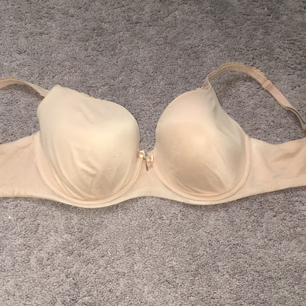 Nude VS bra!